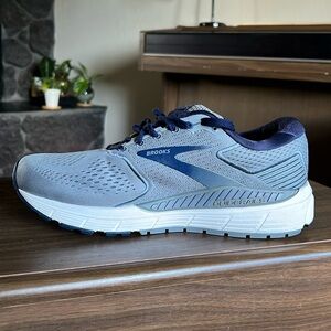 Brooks Beast 20. Amputee Shoe. Size 9.5